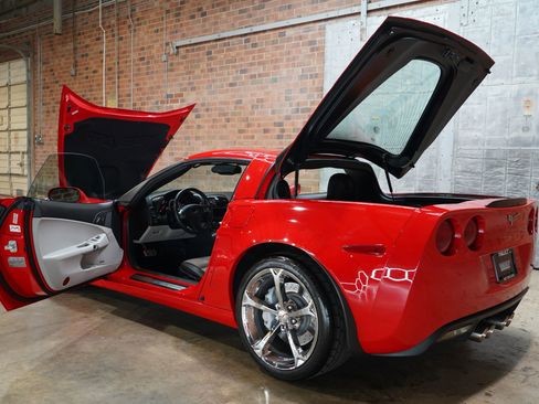 Used 2011 Chevrolet Corvette Grand Sport w/ Preferred Equipment Group image 26