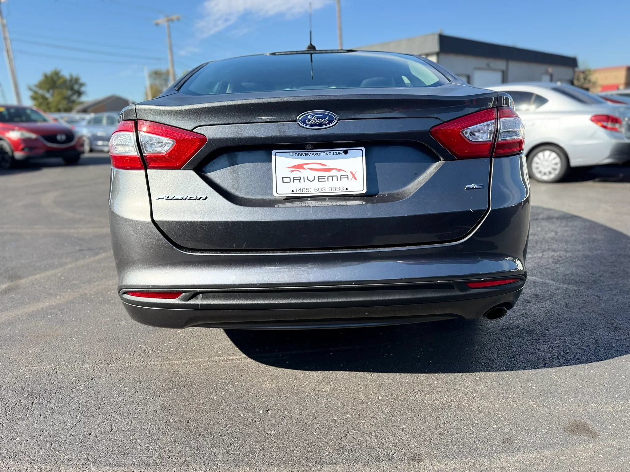 Used 2016 Ford Fusion SE FWD image 4