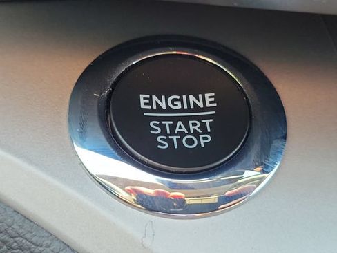 Used 2023 Ford Explorer XLT w/ Equipment Group 202A AWD/4WD image 28