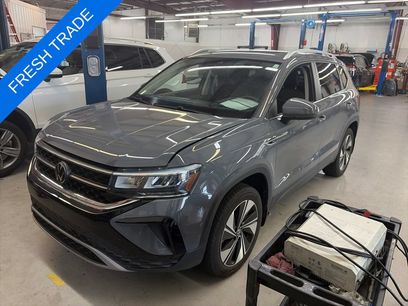 Used 2023 Volkswagen Taos SE w/ Panoramic Sunroof Package