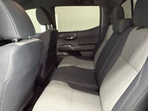 Used 2022 Toyota Tacoma TRD Off-Road image 8