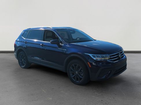 Certified 2022 Volkswagen Tiguan SE w/ Panoramic Sunroof Package image 7