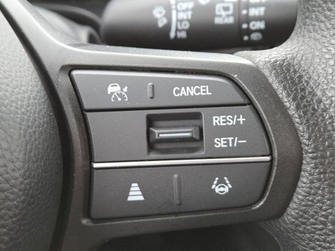 Used 2024 Honda HR-V LX image 5