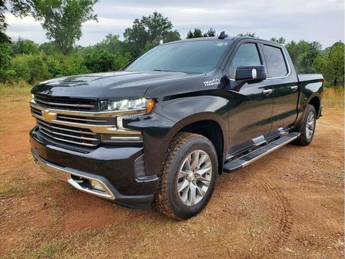Used 2019 Chevrolet Silverado 1500 High Country w/ Technology Package AWD/4WD image 4