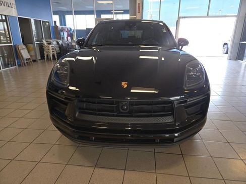 Used 2023 Porsche Macan AWD/4WD image 3