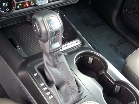 Used 2025 Ford Bronco Outer Banks image 17