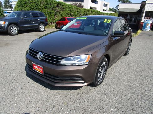 Used 2015 Volkswagen Jetta S image 1