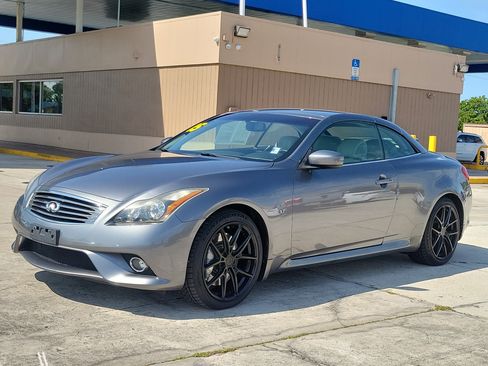 Used 2015 INFINITI Q60 Convertible w/ Premium Package RWD image 2