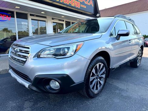 Used 2017 Subaru Outback 3.6R Limited image 2