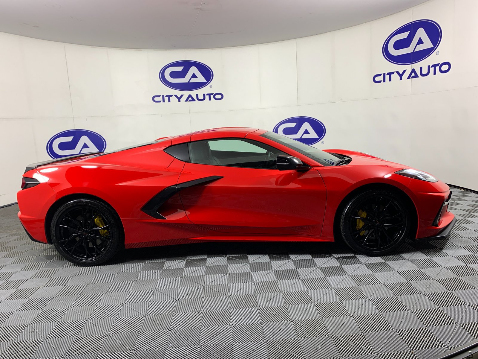 Used 2025 Chevrolet Corvette Stingray Coupe w/ 1LT RWD image 2