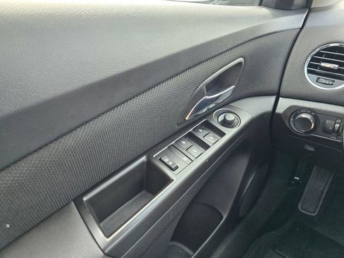 Used 2016 Chevrolet Cruze LT w/ Technology Package FWD image 30