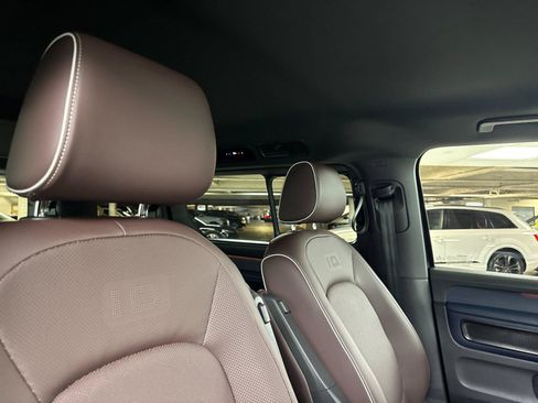 New 2025 Volkswagen ID. Buzz Pro S RWD image 16