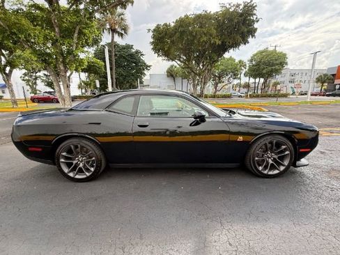Used 2022 Dodge Challenger R/T Scat Pack w/ Plus Package RWD image 5