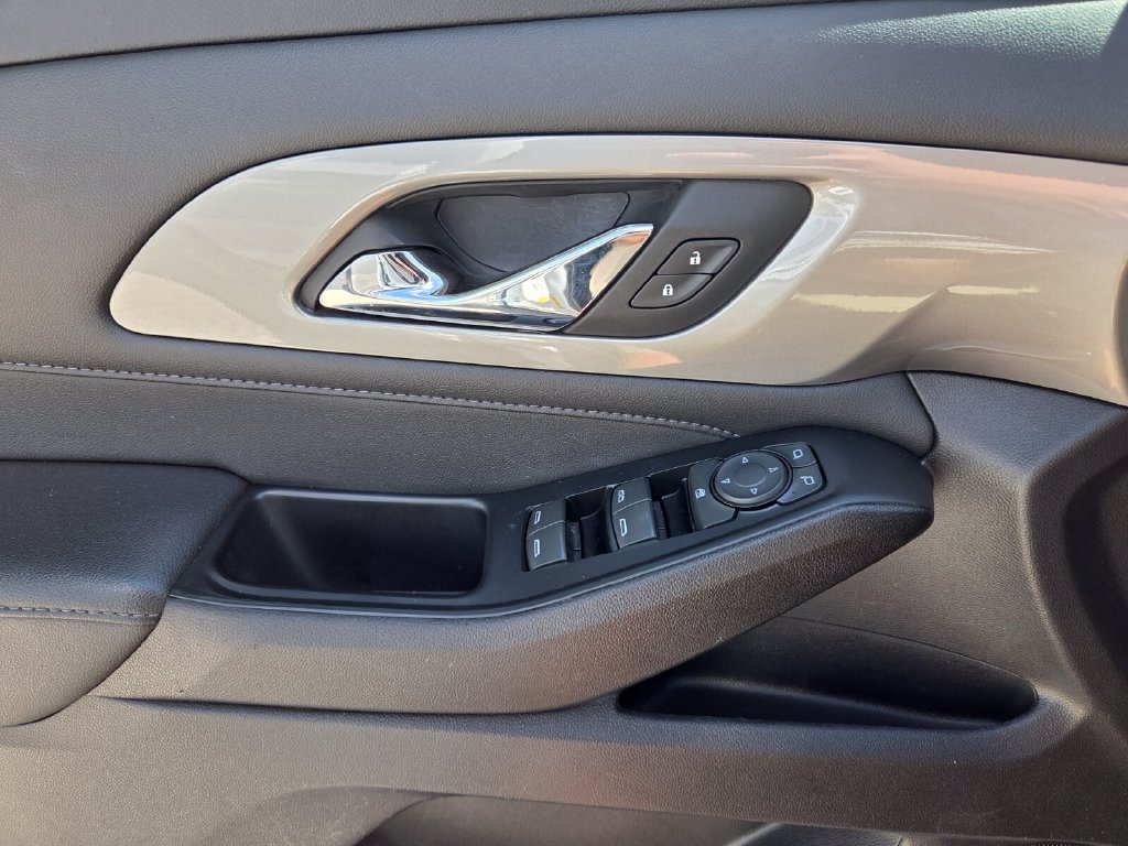 Used 2023 Chevrolet Traverse LT FWD image 23