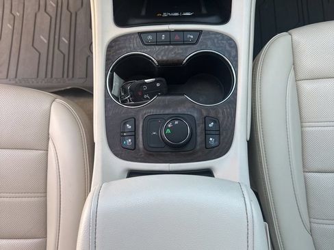 Used 2022 GMC Acadia Denali FWD image 38