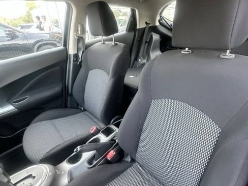 Used 2015 Nissan Juke S FWD image 3