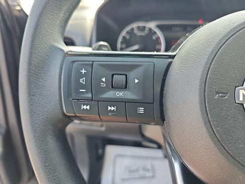 Used 2023 Nissan Rogue SV FWD image 17