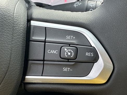 Used 2024 Jeep Compass Latitude w/ Sun and Sound Group image 27