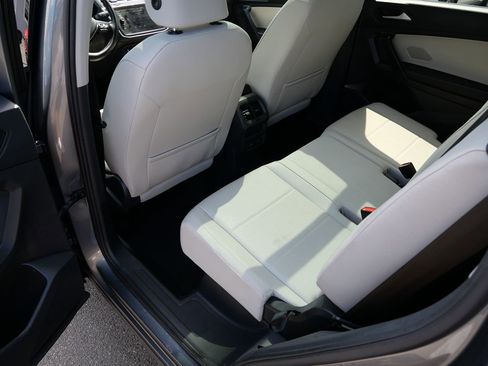Used 2019 Volkswagen Tiguan SE w/ Panoramic Sunroof Package AWD/4WD image 18