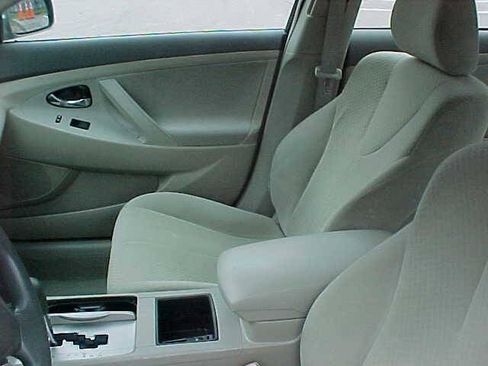Used 2009 Toyota Camry LE image 18