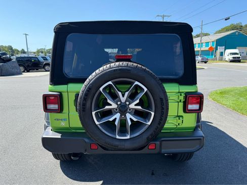 Used 2025 Jeep Wrangler Sport S image 9