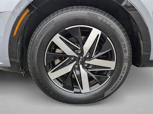 Used 2022 Kia Sorento S FWD image 9