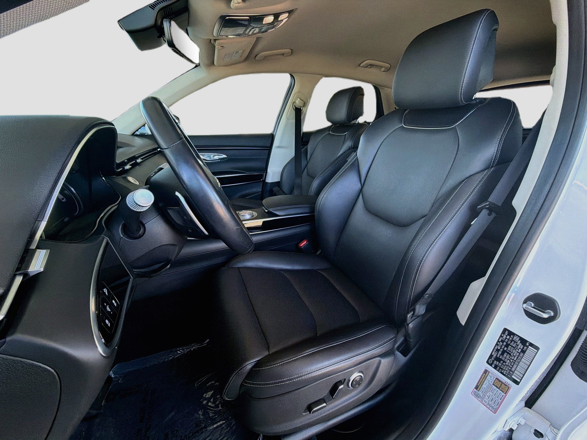 Used 2025 Genesis GV70 2.5T AWD/4WD image 13
