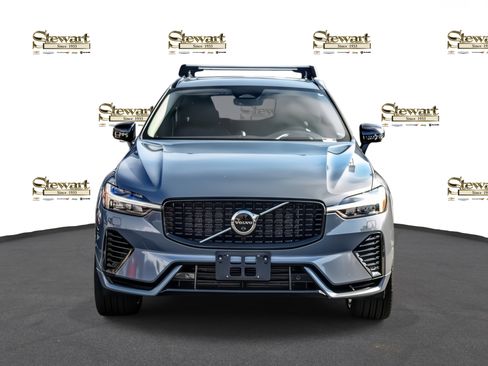 Used 2023 Volvo XC60 T8 Ultimate image 2