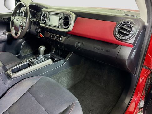 Used 2019 Toyota Tacoma SR5 RWD image 29