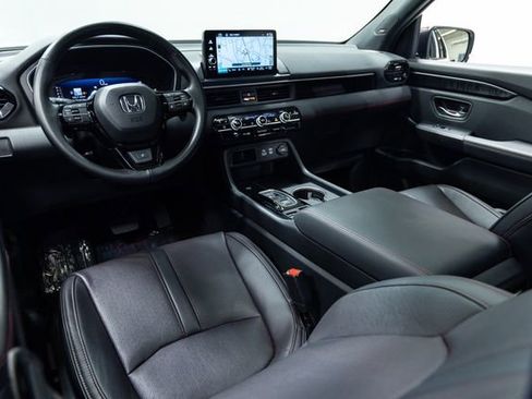 Used 2025 Honda Pilot Black Edition image 21