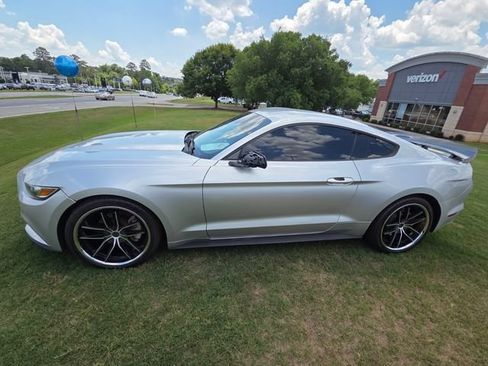 Used 2017 Ford Mustang Coupe RWD image 7