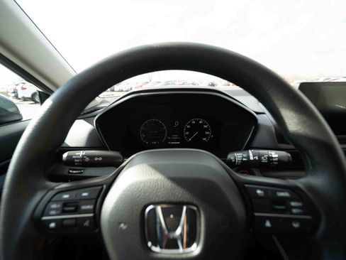 Used 2025 Honda CR-V EX image 15