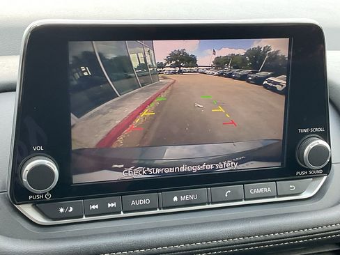 Used 2025 Nissan Rogue SV image 31