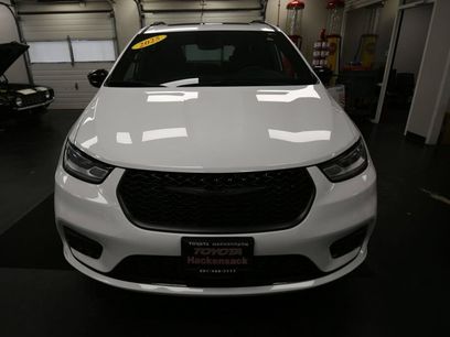 Used 2025 Chrysler Pacifica Limited