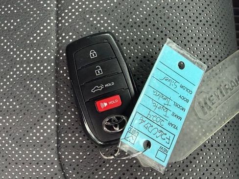 Used 2024 Toyota Tundra Limited AWD/4WD image 10