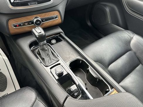 Used 2022 Volvo XC90 T6 Momentum image 27