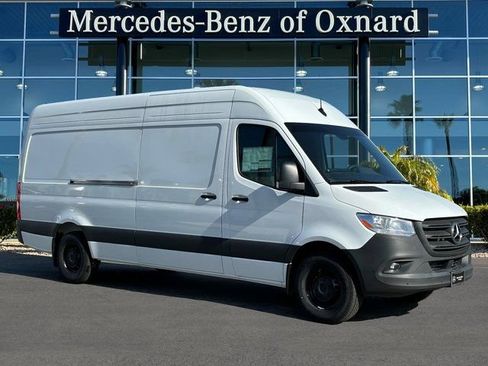 Used 2025 Mercedes-Benz Sprinter 2500 image 1