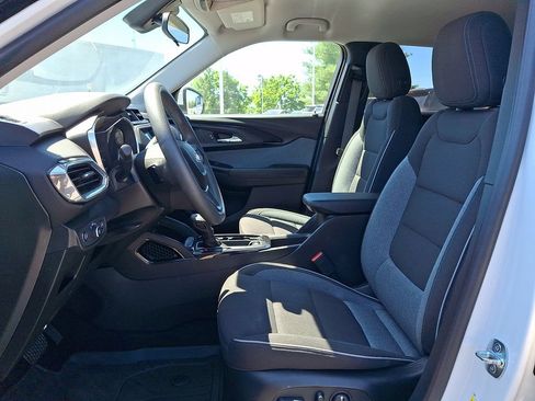 Used 2023 Chevrolet TrailBlazer LT FWD image 16