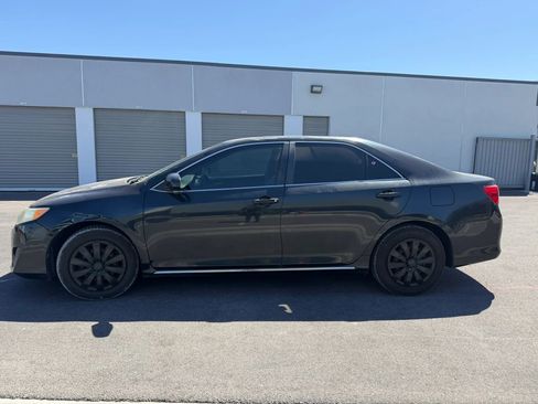 Used 2012 Toyota Camry LE FWD image 3