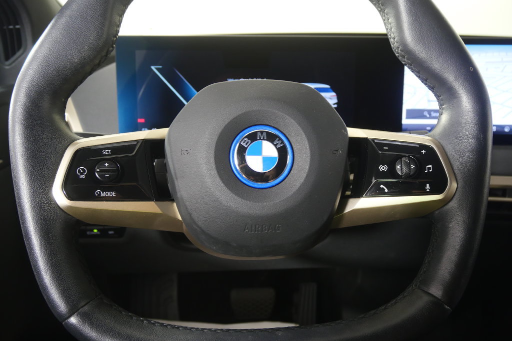 Used 2024 BMW iX xDrive50 w/ Premium Package AWD/4WD image 19