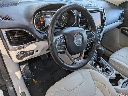 Used 2021 Jeep Cherokee Limited image 10