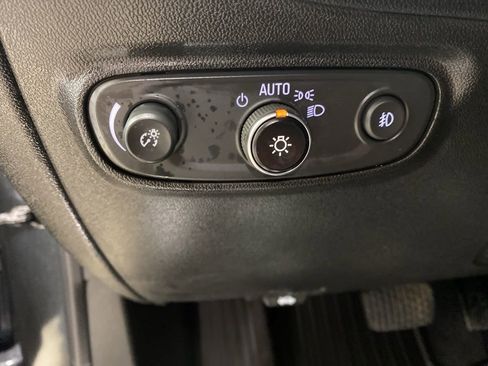 Used 2020 Chevrolet Equinox Premier image 35