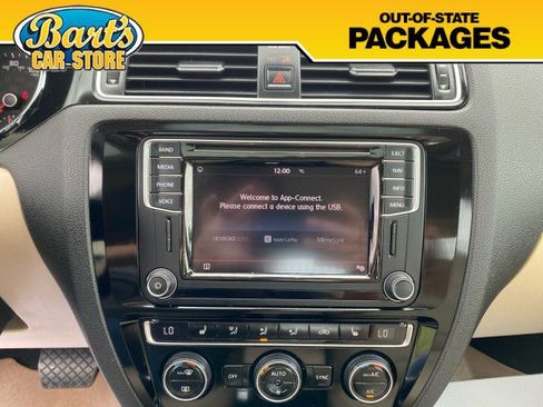 Used 2017 Volkswagen Jetta SEL FWD image 32