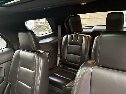 Used 2014 Ford Explorer XLT w/ Equipment Group 202A AWD/4WD image 14