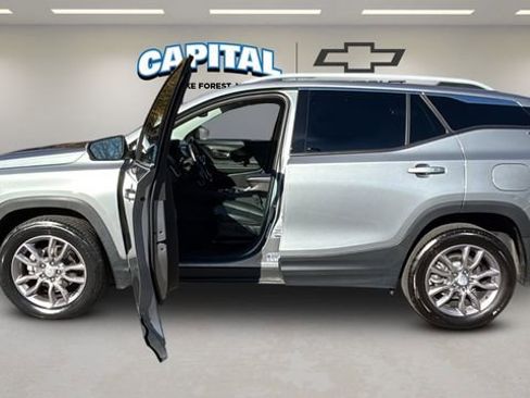 Used 2023 GMC Terrain SLT image 13