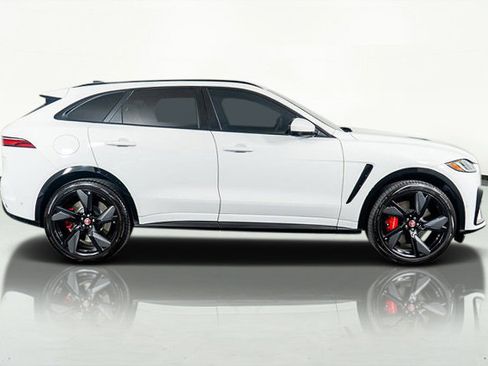 Used 2022 Jaguar F-PACE SVR image 5