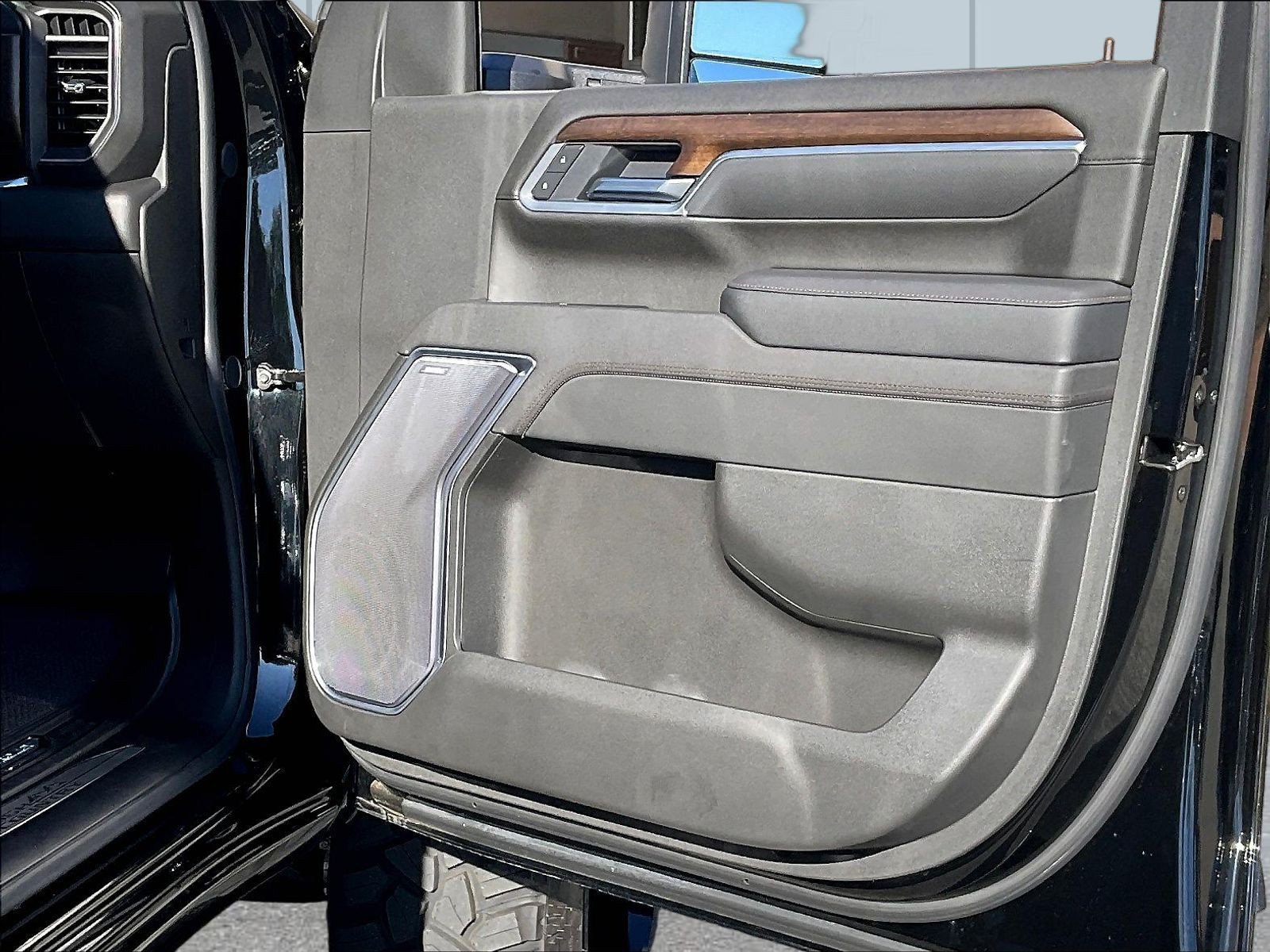 Used 2025 Chevrolet Silverado 2500 High Country w/ Midnight Edition AWD/4WD image 31