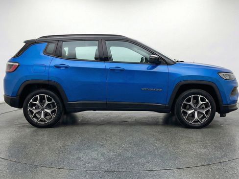 Used 2025 Jeep Compass Limited AWD/4WD image 11