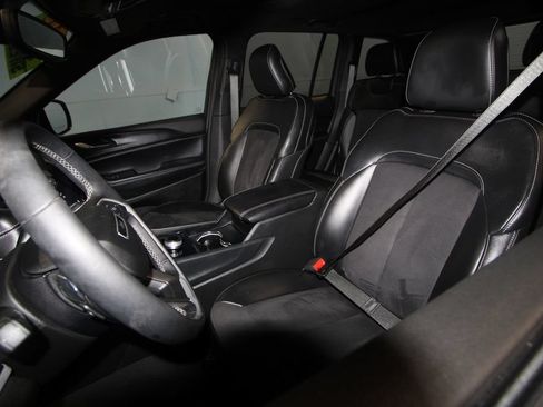 Used 2024 Jeep Grand Cherokee Altitude AWD/4WD image 4