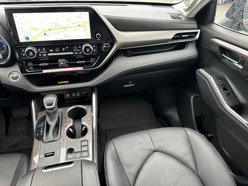 Used 2025 Toyota Highlander Limited image 19